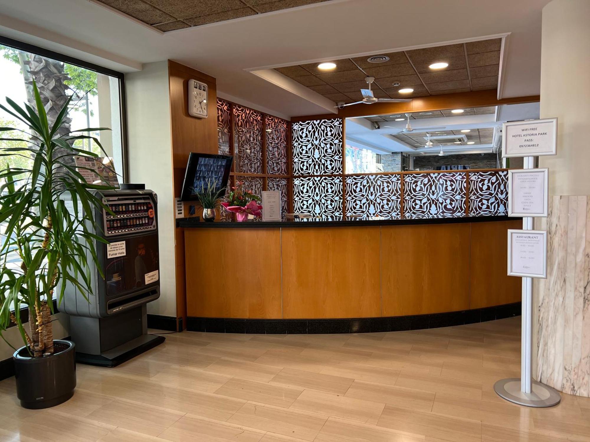 Hotel Astoria Park يوريت دي مار المظهر الخارجي الصورة